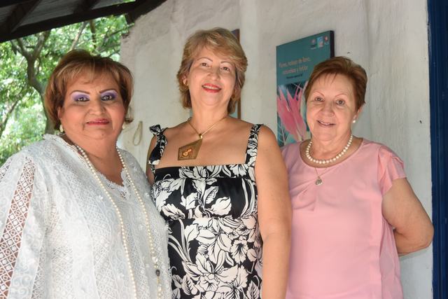 Esperanza Rivera de Zamora, Nubia Monje y Lucila Millan de Perdomo.